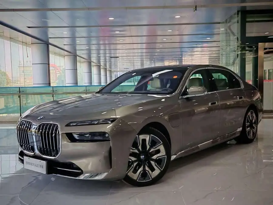 BMW i7 2023 xDrive60L Luxury Package