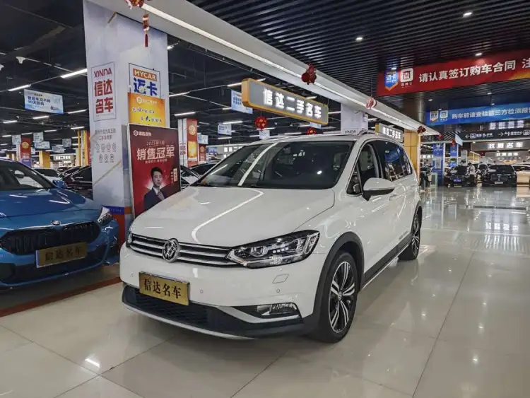 2018 Volkswagen Touran L 280 TSI DSG Top Edition 7-Seater National VI