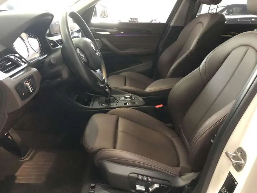 بي إم دبليو X1 موديل 2021 التحديث sDrive20Li إصدار الموضة