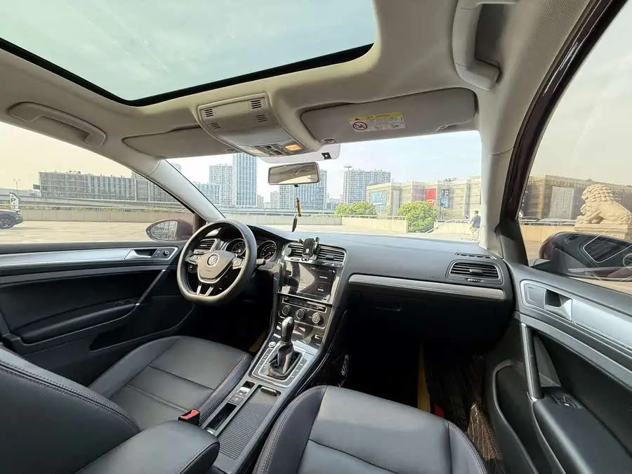 غولف 2020 نسخة الحب 200 TSI DSG نوع الراحة الإصدار الأساسي