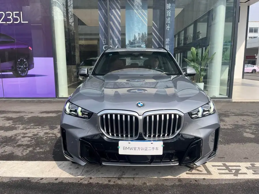 بي إم دبليو X5 2023 xDrive 40Li M حزمة رياضية سوداء