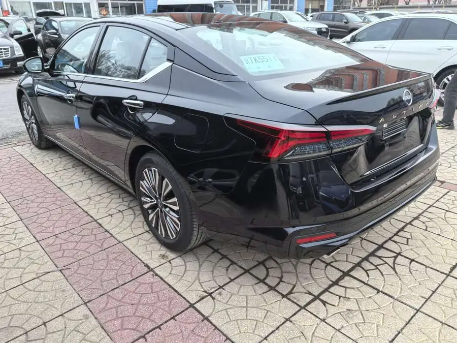 تينيا 2024 2.0 لتر SV إصدار الذهب الأسود