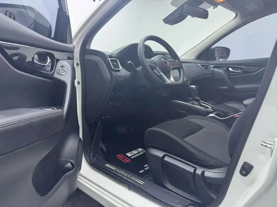 نيسان إكس-تريل 2021 2.0 لتر CVT النسخة الذكية