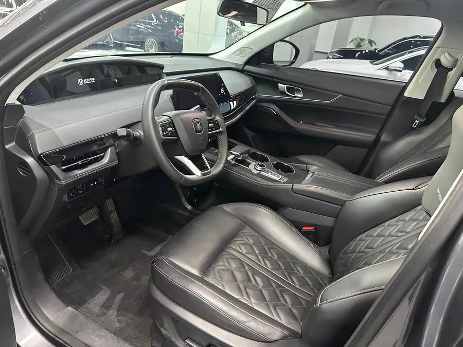 تشانغ آن UNI-K 2021 2.0T المتميزة