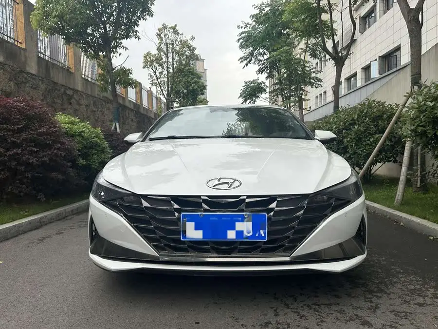 2022 هيونداي إيلانtra 1.5L CVT GLS الإصدار الرائد