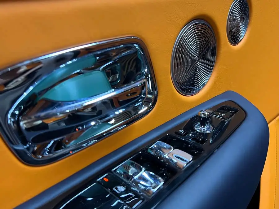 كولينان 2018 النسخة ذات الأربعة مقاعد