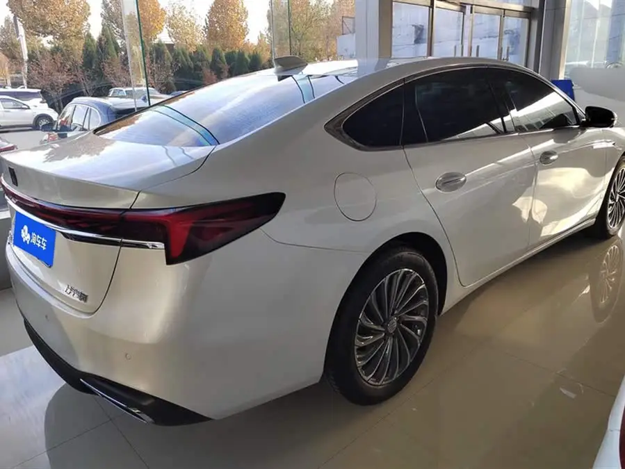 بيوك لاكروس 2023 28T بريميوم