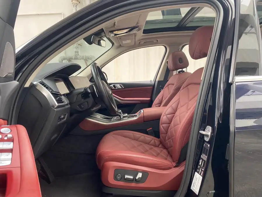 بي إم دبليو X5 2023 xDrive 30Li M حزمة رياضية