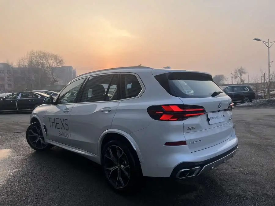 بي إم دبليو X5 2023 xDrive 30Li حزمة M الرياضية المميزة