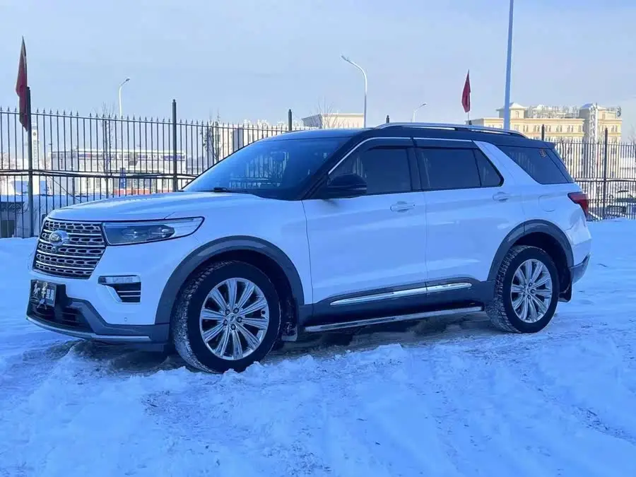 مستكشف 2020 EcoBoost 285 بنظام الدفع الرباعي إصدار التيتانيوم 7 مقاعد