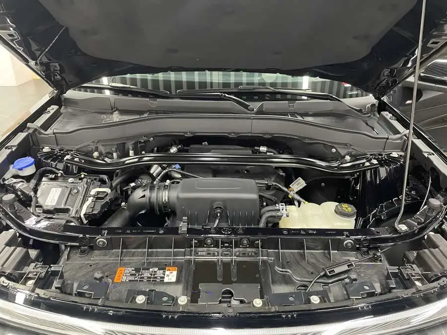 مستكشف 2023 نسخة EcoBoost 285 الدفع الخلفي الإصدار العصري 6 مقاعد