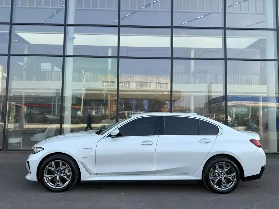 بي إم دبليو i3 2024 eDrive 35 L