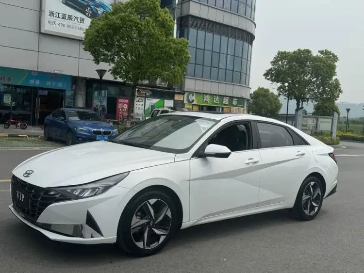 Elantra 2022 1.5L CVT LUX Edition
