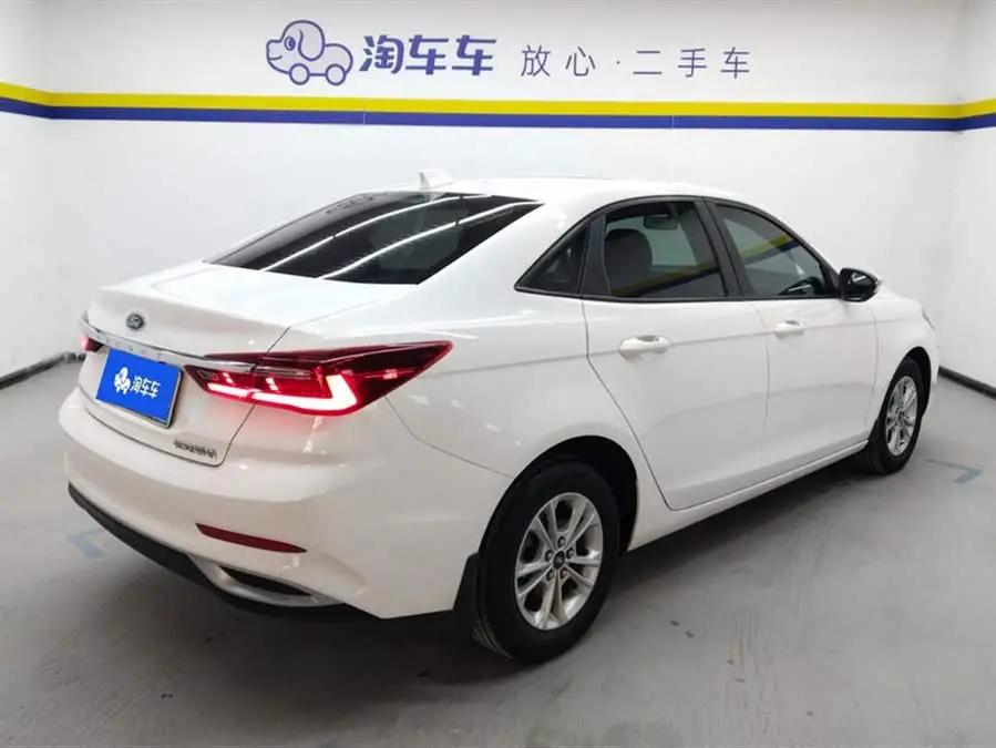 Ford Focus 2021 1.5L Automatic Gold Edition