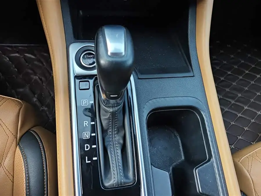 نيسان سلفي 2021 1.6L TOP CVT إصدار فخم