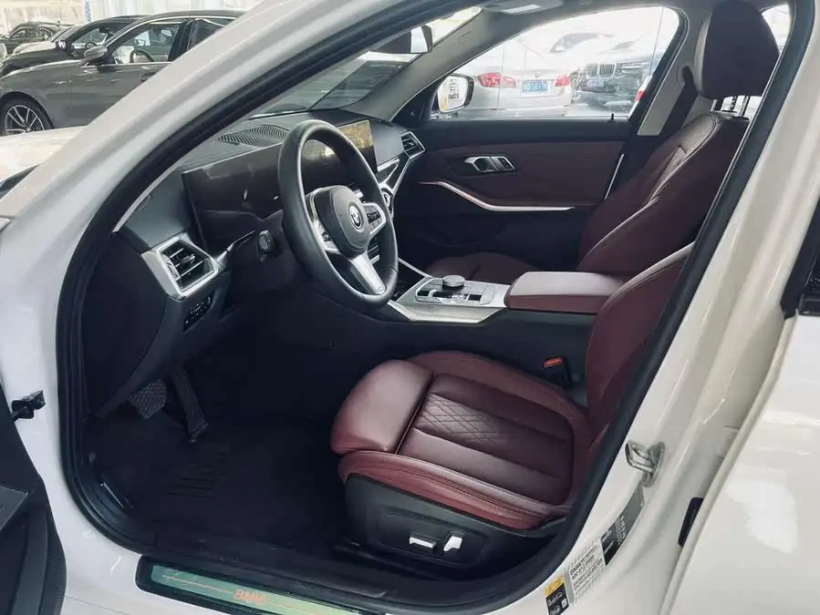 بي إم دبليو i3 2023 eDrive 40 L حزمة الليل