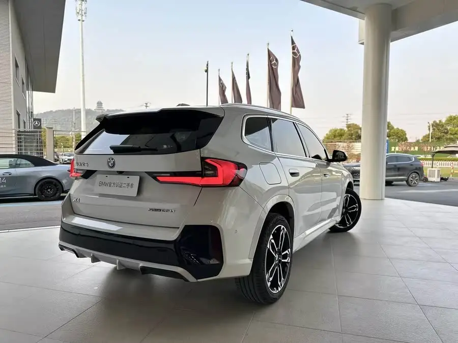 بي إم دبليو X1 2024 sDrive25Li حزمة تصميم X