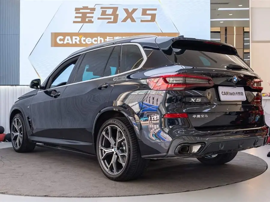 بي إم دبليو X5 2022 الطراز المعدل xDrive 40Li حزمة M الرياضية