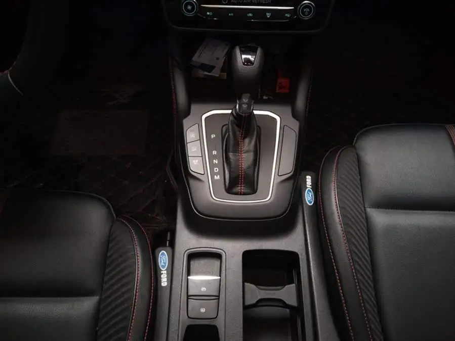 2022 فورد فوكس سيدان إيكوبوست 180 أوتوماتيكي ST لاين