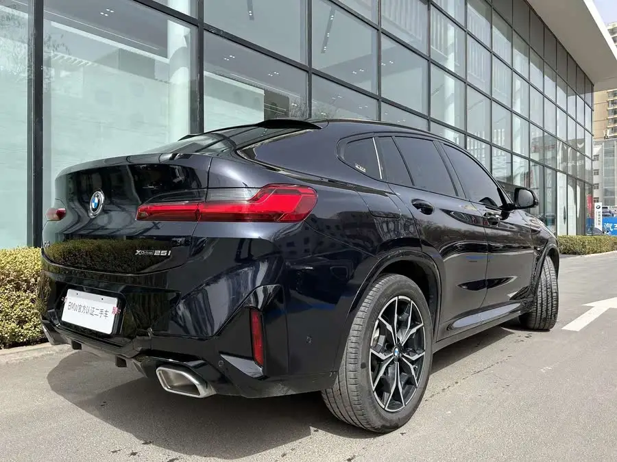 بي إم دبليو X4 طراز 2022 xDrive 25i حزمة M الرياضية
