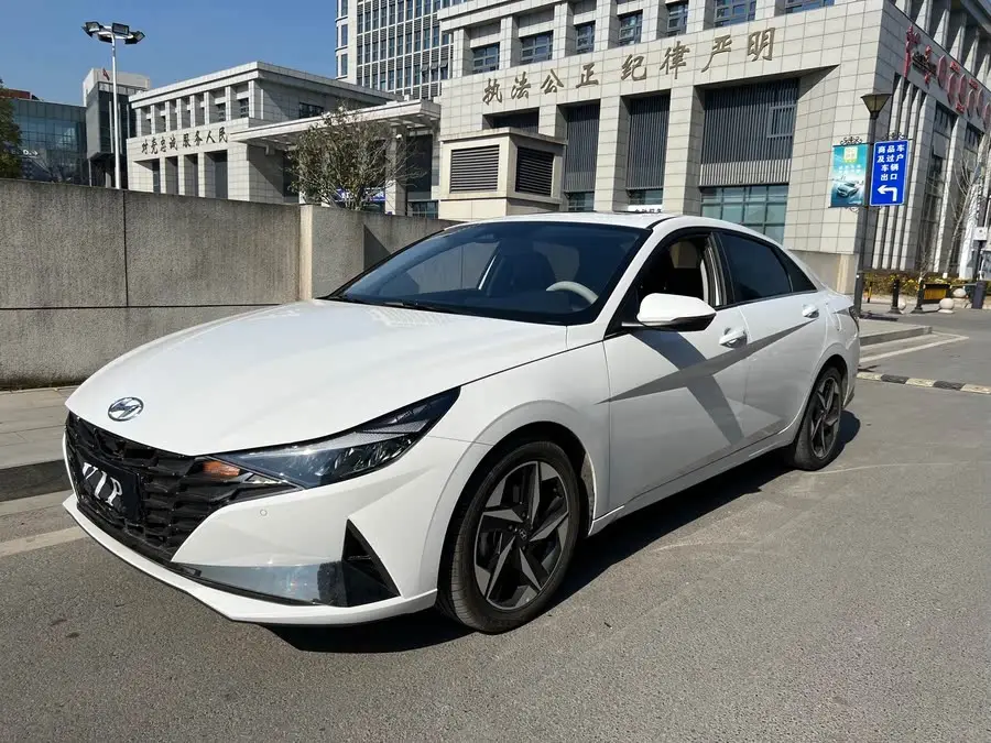 إيلانtra 2022 1.5L CVT LUX النسخة الفاخرة