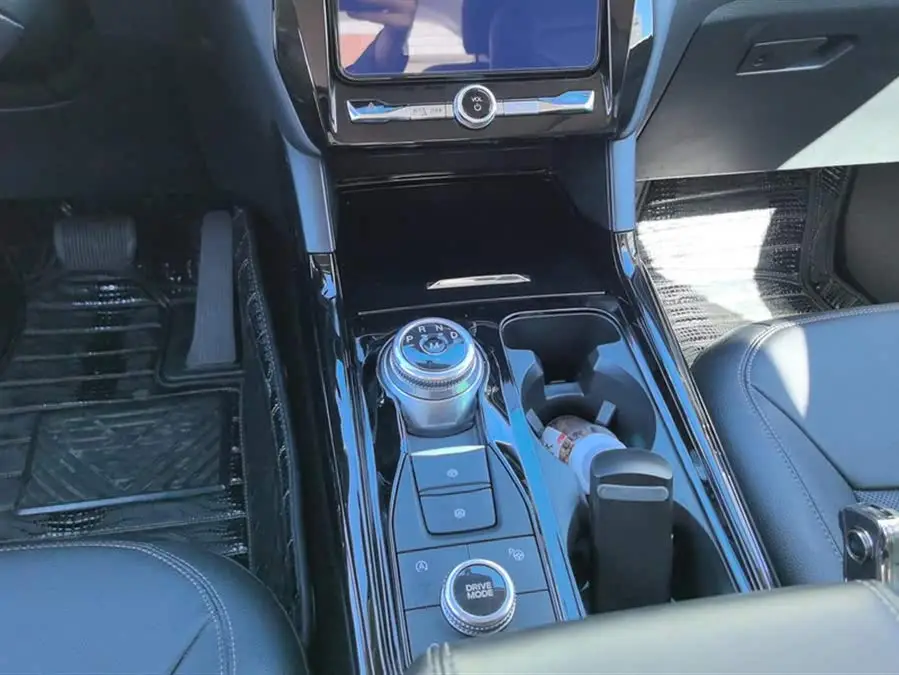 مستكشف 2020 إيكو بوست 285 4WD إصدار تيتانيوم 6 مقاعد