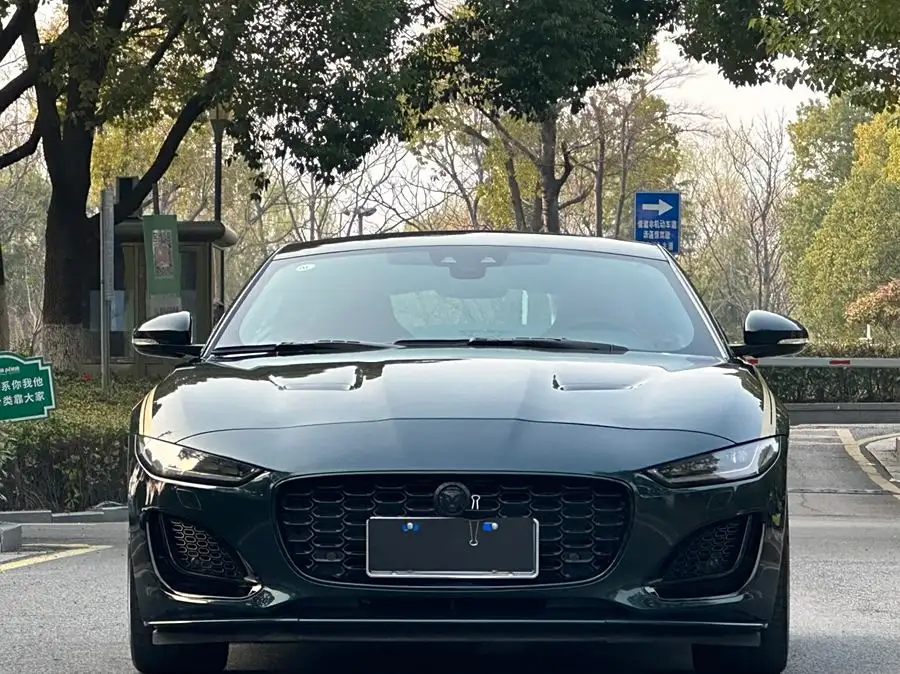 جاكوار F-TYPE 2024 P300 النسخة التذكارية الخامسة والسبعين ذات السقف الصلب