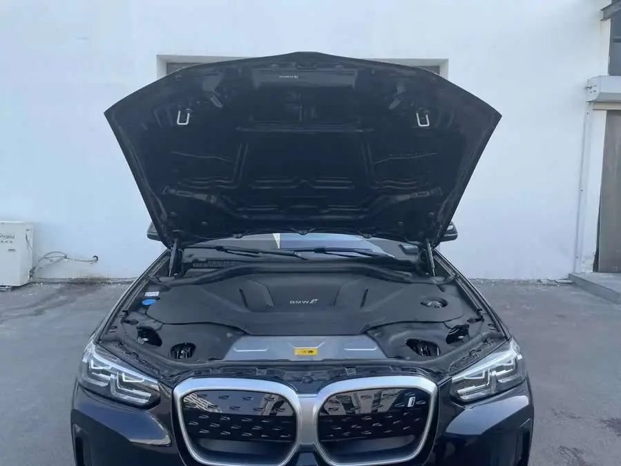 BMW iX3 2024 Leading Model