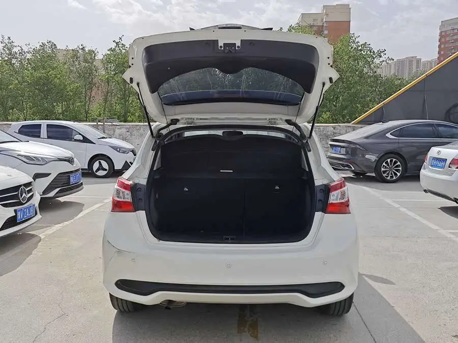 نيسان تييدا 2021 1.6 لتر CVT النسخة الذكية