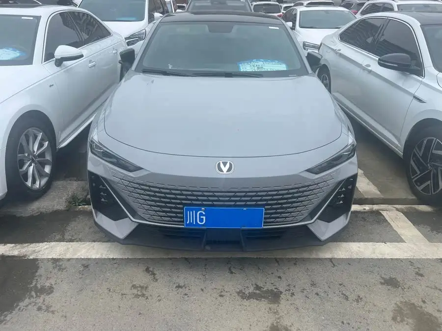 Changan UNI-V 2022 1.5T Intelligent Navigation Edition