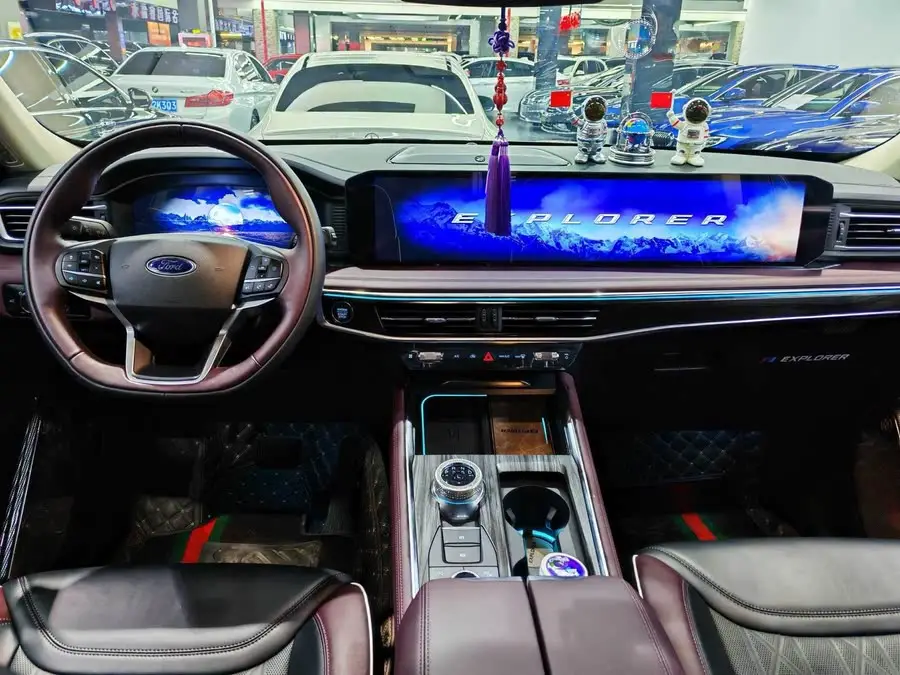 مستكشف 2023 EcoBoost 285 الدفع الرباعي Titanium 7 مقاعد