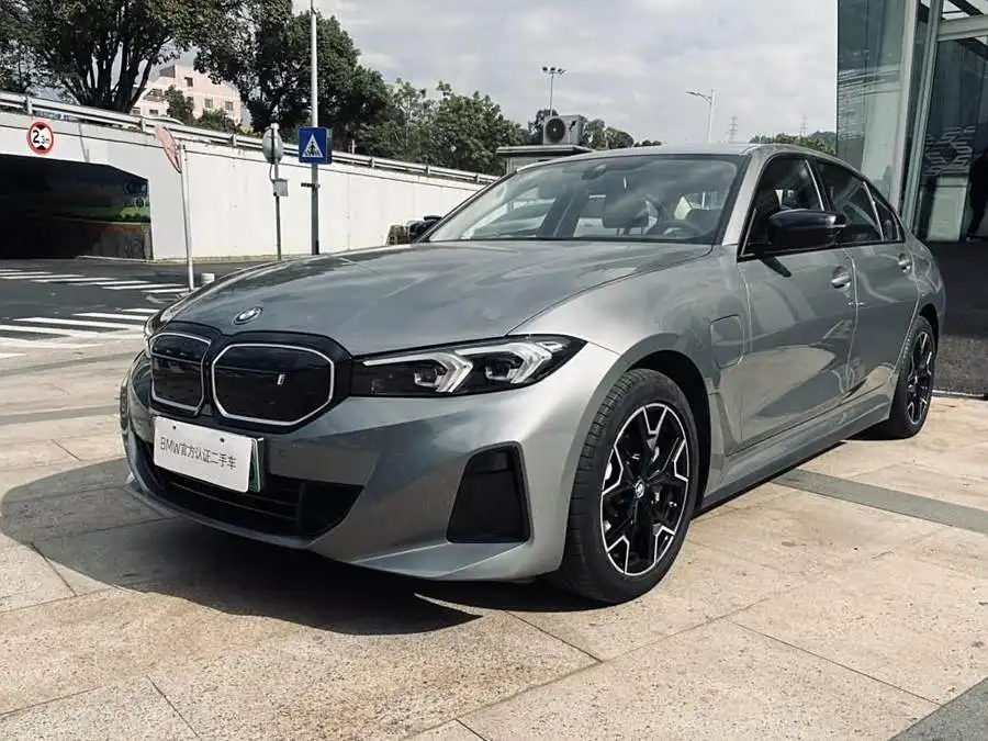 بي إم دبليو i3 2024 eDrive 40 L حزمة الليل