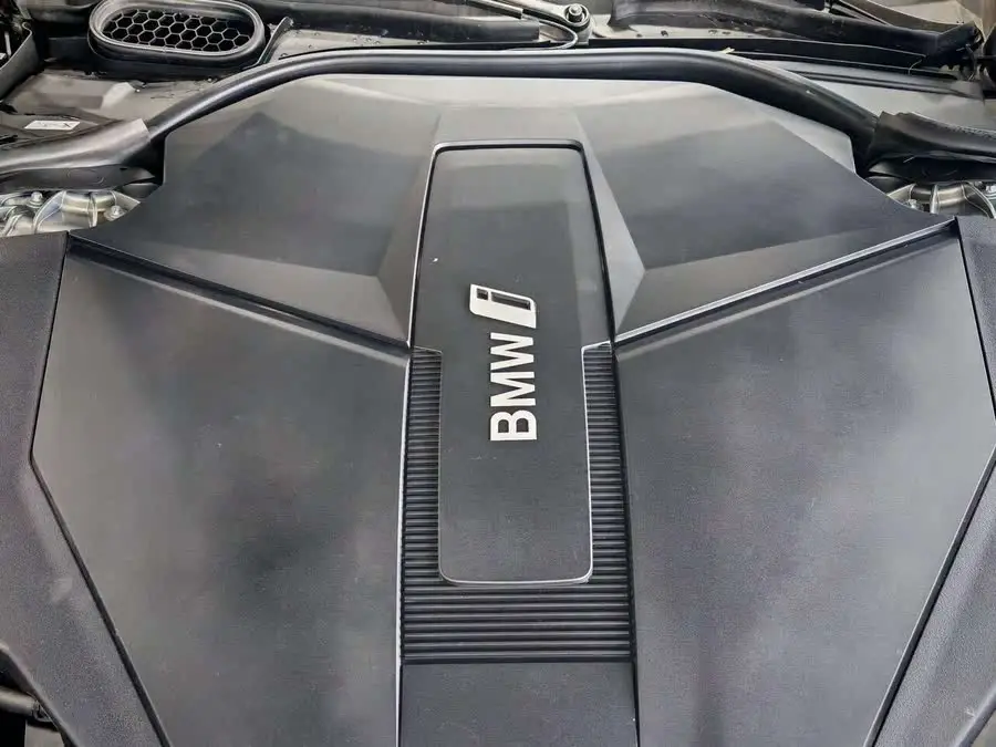 BMW i7 2023 xDrive60L Luxury Package