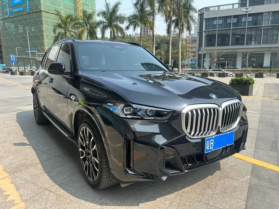 بي إم دبليو X5 2023 xDrive 40Li حزمة M الرياضية