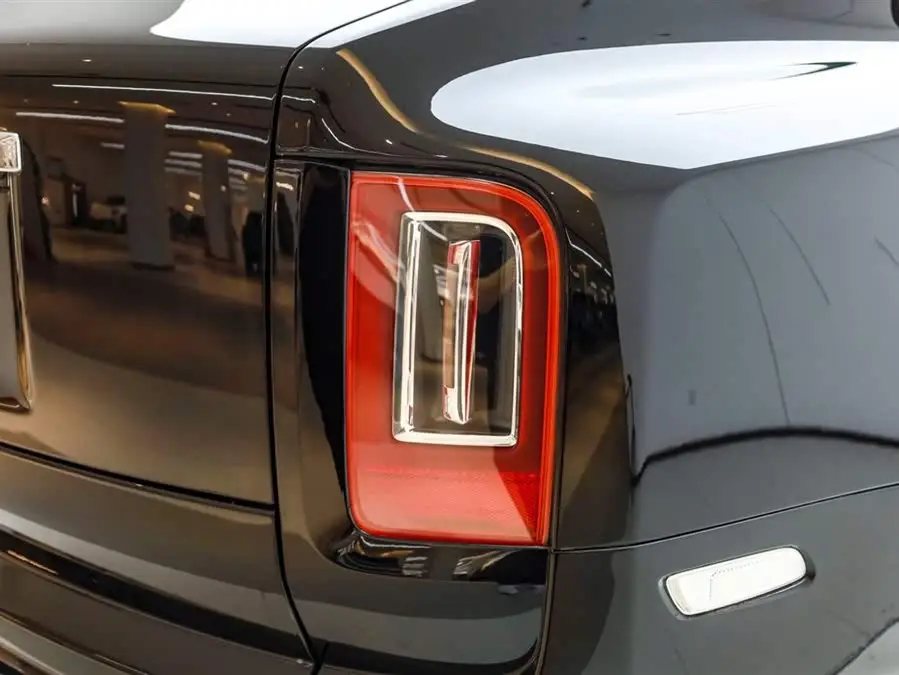 كولينان 2018 الإصدار ذو الخمسة مقاعد