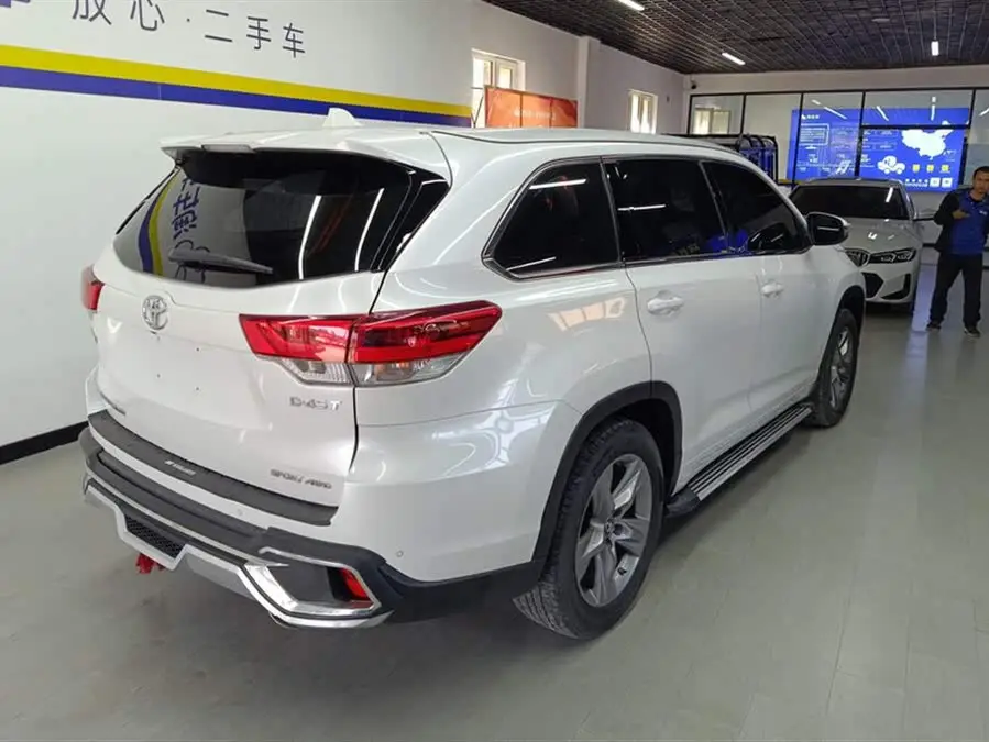 هاي لاندر 2021 2.0T دفع رباعي نسخة فاخرة 7 مقاعد