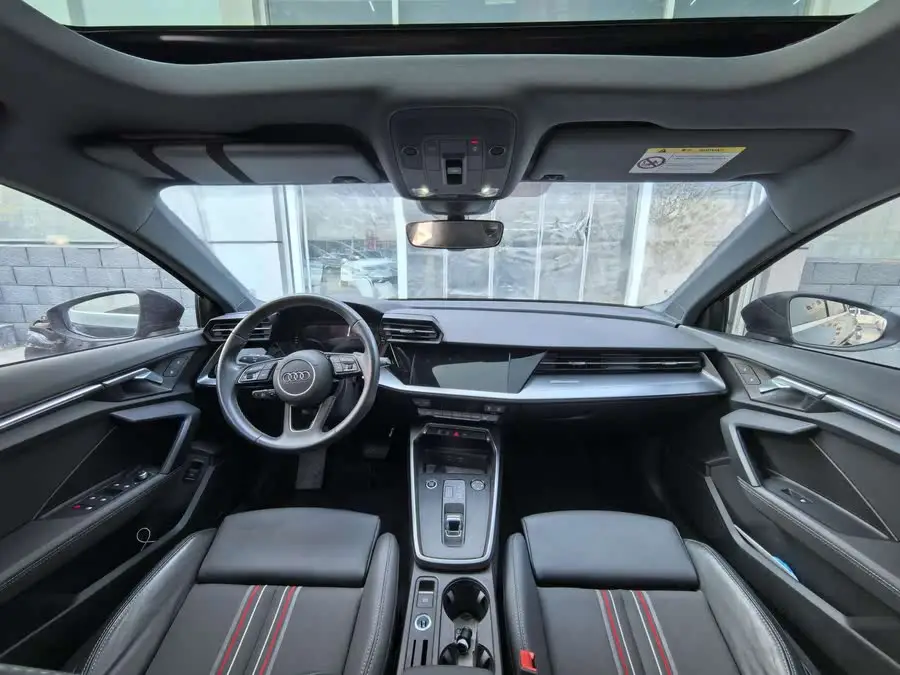 أودي A3 2024 طراز A3L ليموزين 35 TFSI الطراز الرياضي الأنيق