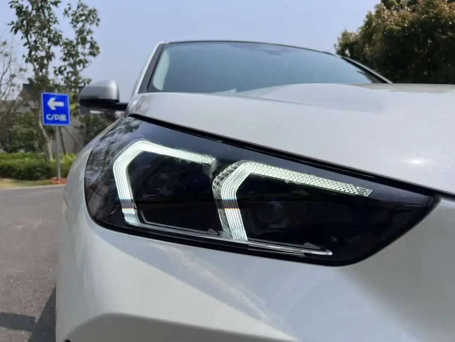 بي إم دبليو X1 2023 sDrive20Li X حزمة التصميم