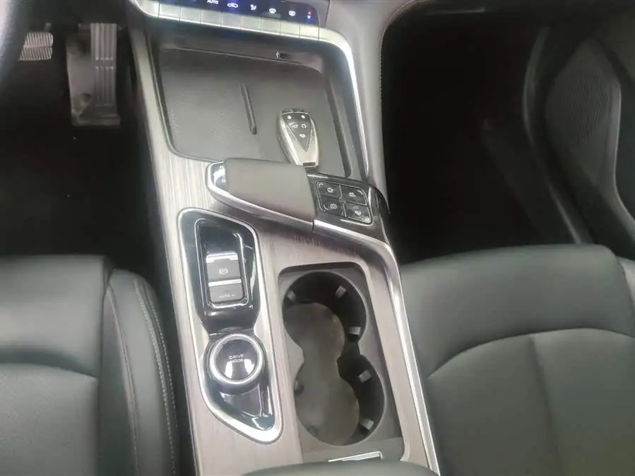 شانغن UNI-T 2020 1.5T الطراز الرائد