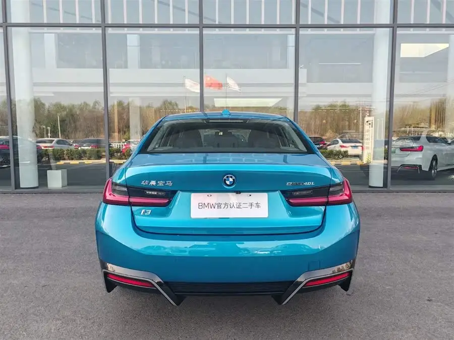 بي إم دبليو i3 2023 eDrive 40 L حزمة الرياضة الليلية