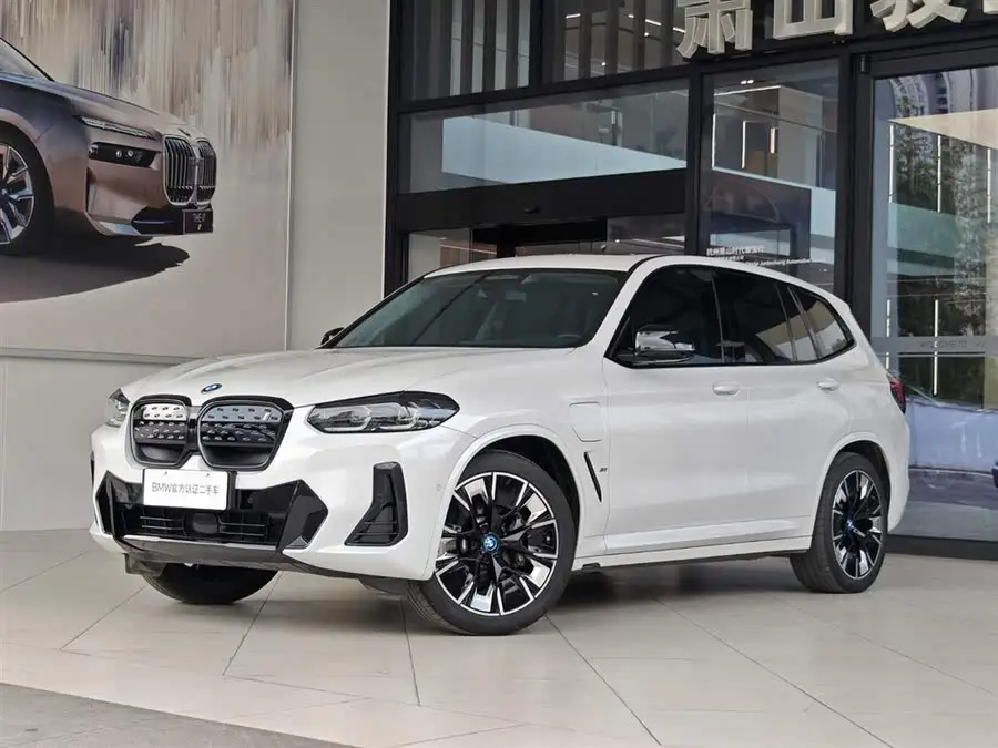 بي إم دبليو iX3 2022 طراز مُعدل نموذج قيادي