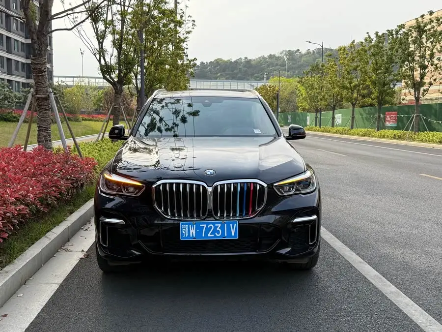 بي إم دبليو X5 طراز 2022 النسخة المعدلة xDrive 30Li حزمة M الرياضية