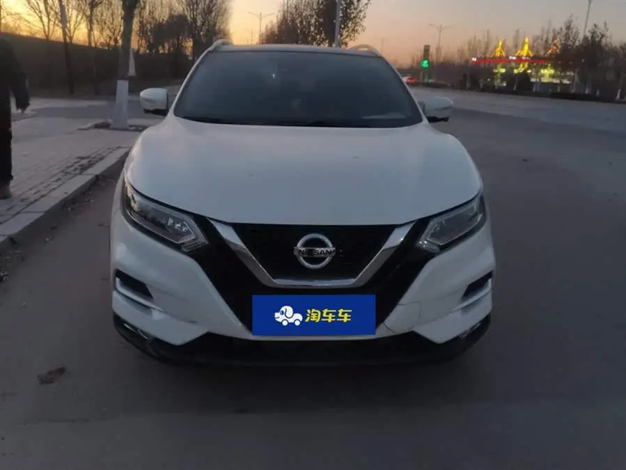 2022 نيسان إكس-تريل 2.0 لتر CVT XV برميوم الفاخرة