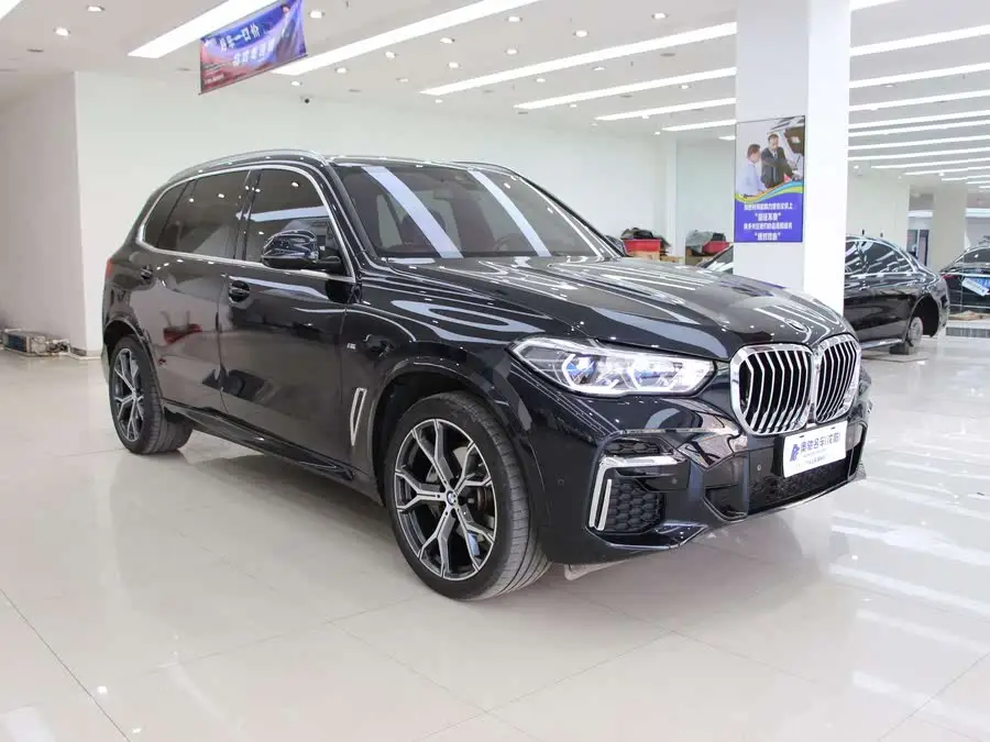 بي إم دبليو X5 2022 طراز محدث xDrive 40Li حزمة M الرياضية