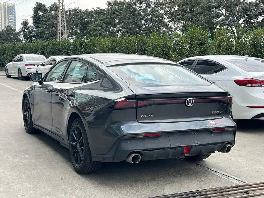 Changan UNI-V 2022 1.5T Premium