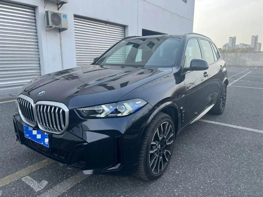 بي إم دبليو X5 2023 xDrive 40Li M حزمة الليل الرياضية