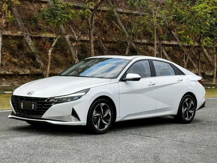 Elantra 2022 1.5L CVT LUX Premium Edition