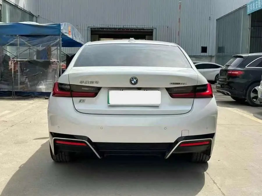 بي إم دبليو i3 2024 eDrive 35 L