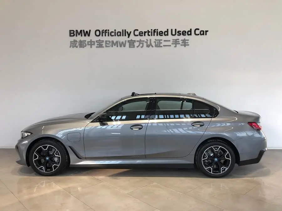 بي إم دبليو i3 2024 eDrive 40 L مجموعة الليل