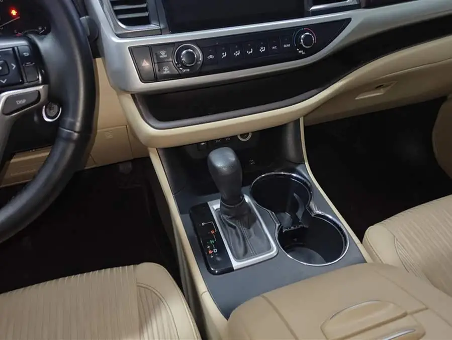 هايلاندر 2021 2.0T دفع رباعي فئة النخبة 7 مقاعد